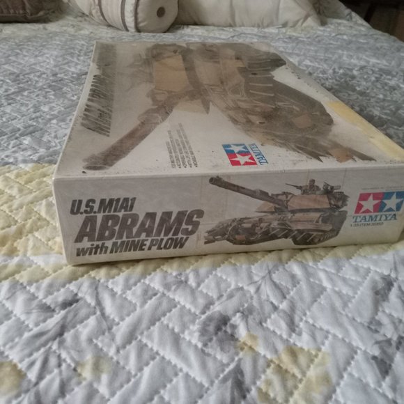 Tamiya M1A1 Abrams with Mine Plow 1/35 Sealed - Picture 5 of 6